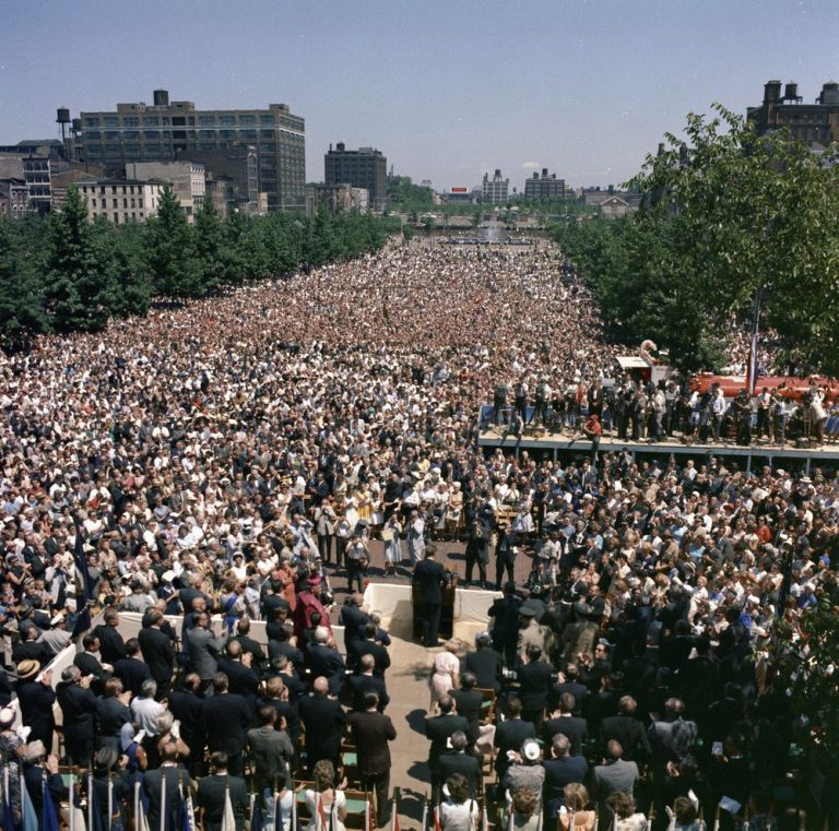 president kennedy at independence hall 4 july 1962
